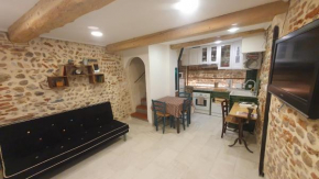 Typique maison en coeur de village proche des plages